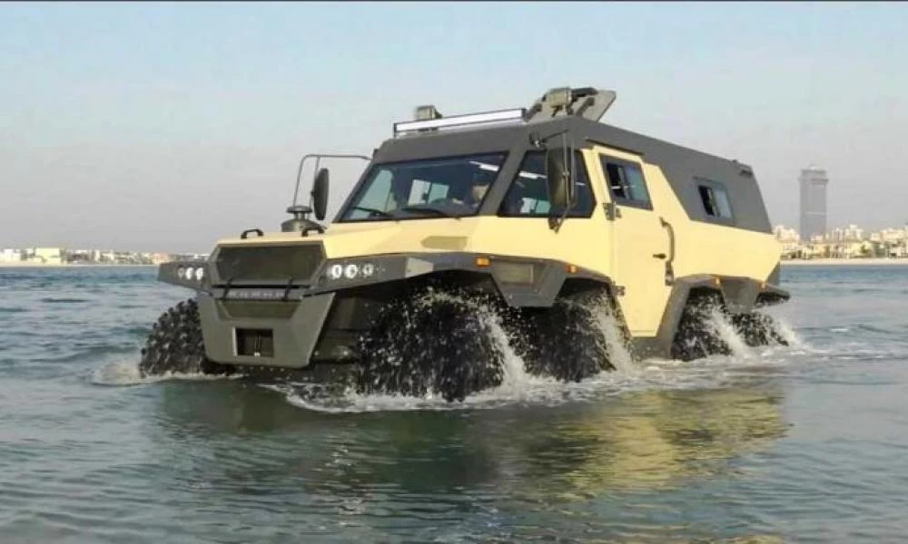 Avtoros Shaman 8×8: Το ρωσικό όχημα επιβίωσης που ταξιδεύει και μέσα στη θάλασσα (βίντεο)